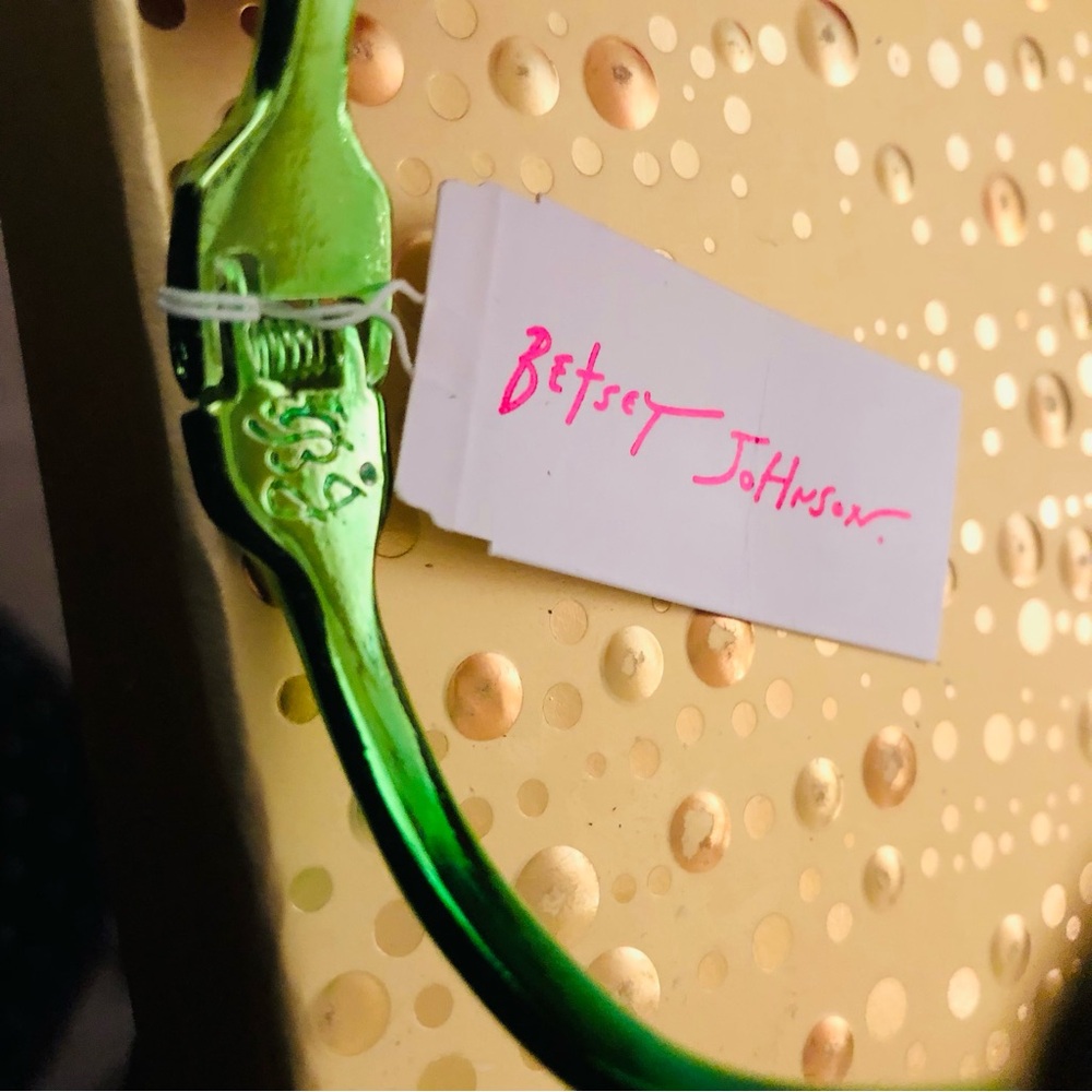 Authentic Betsey Johnson Bracelet - Crystal Rhinestone Calla Lily Hinged NWT - Picture 15 of 16